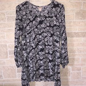 ✅Black and White Floral Top